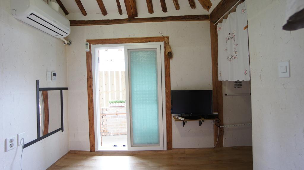 ג'אונג'ו 1928 Suimmaru Hanok Guesthouse חדר תמונה