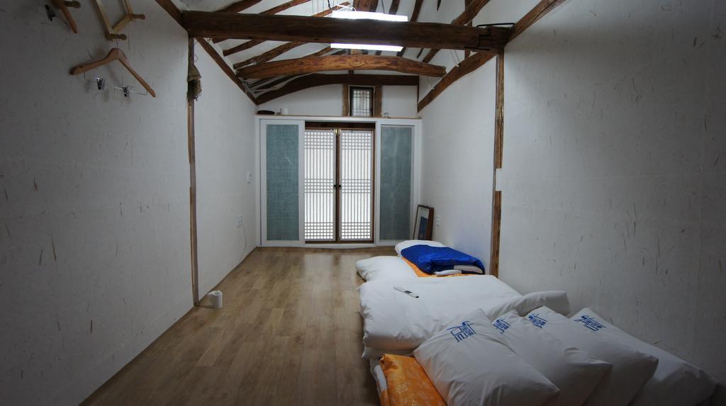 ג'אונג'ו 1928 Suimmaru Hanok Guesthouse חדר תמונה